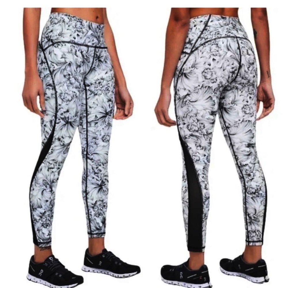 FINAL DISCOUNT Lululemon legging, size 6, black and white, Train Times